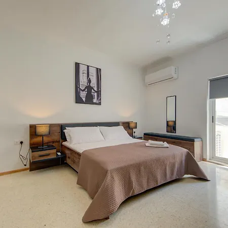 アパート 5 Bedroom House With Jacuzzi In St Julian's