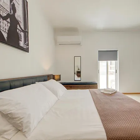 アパート 5 Bedroom House With Jacuzzi In St Julian's *