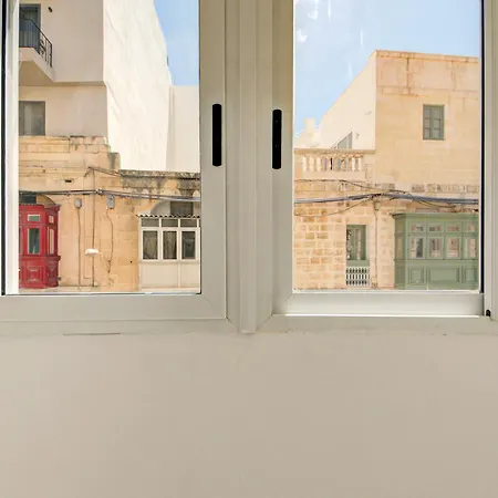 Charming With Jacuzzi In St Julians * San Ġiljan