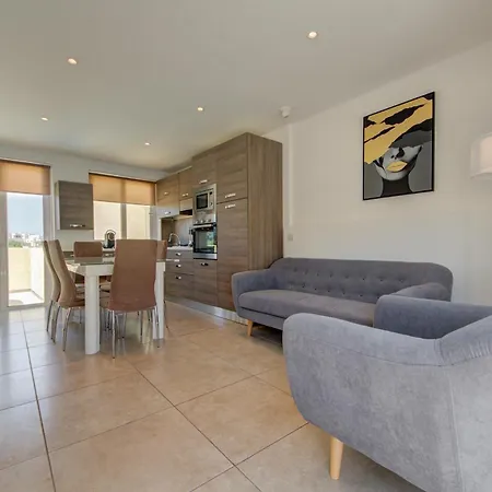 アパート 5 Bedroom House With Jacuzzi In St Julian's