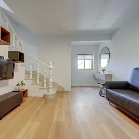 アパート 5 Bedroom House With Jacuzzi In St Julian's *