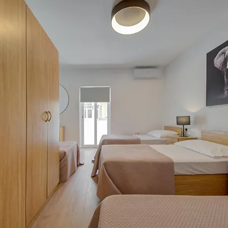 5 Bedroom House With Jacuzzi In St Julian's