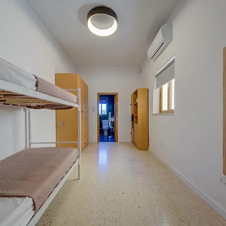 5 Bedroom House With Jacuzzi In St Julian's *