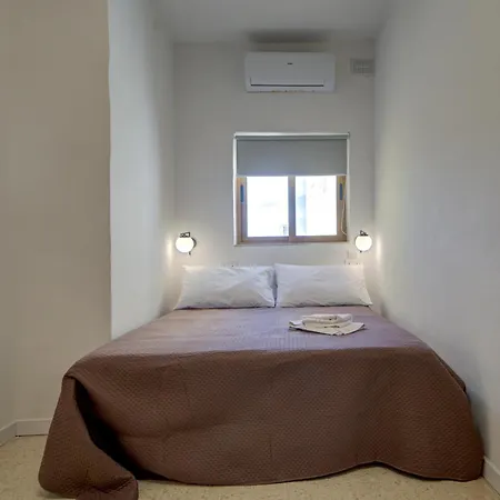 Charming With Jacuzzi In St Julians San Ġiljan