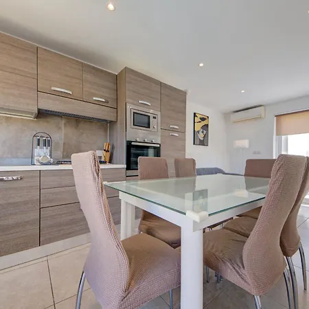 5 Bedroom House With Jacuzzi In St Julian's Apartment *