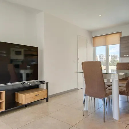 アパート 5 Bedroom House With Jacuzzi In St Julian's