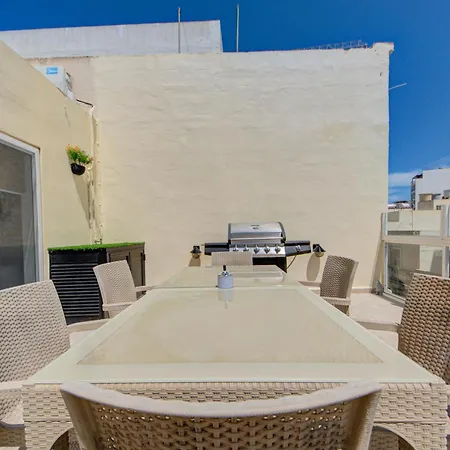 アパート 5 Bedroom House With Jacuzzi In St Julian's *