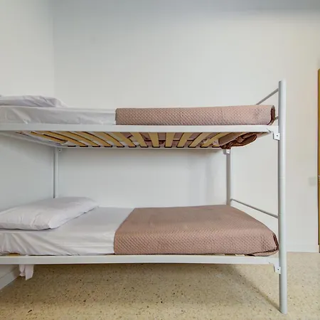 アパート 5 Bedroom House With Jacuzzi In St Julian's *
