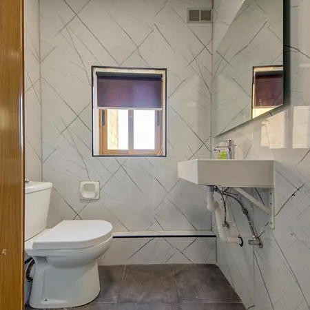 Apartment Charming With Jacuzzi In St Julians San Ġiljan