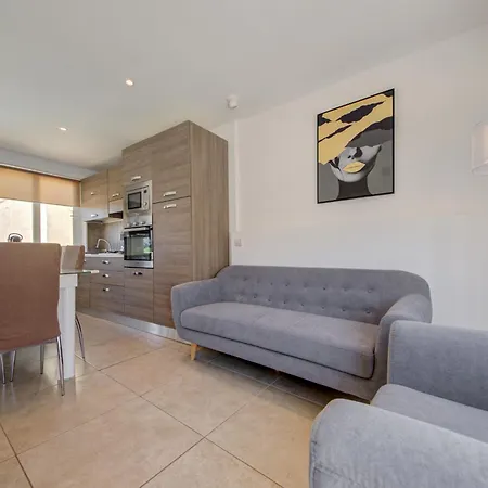Apartment 5 Bedroom House With Jacuzzi In St Julian's *