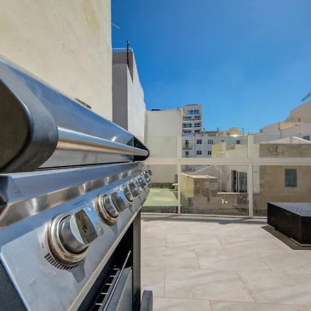 Charming With Jacuzzi In St Julians