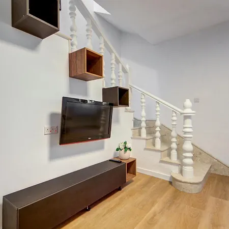 Charming With Jacuzzi In St Julians *