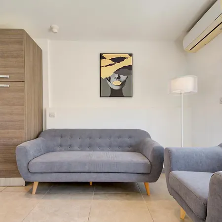 Апартаменты Charming With Jacuzzi In St Julians