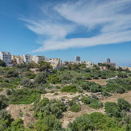 Charming With Jacuzzi In St Julians *