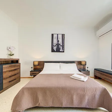 Charming With Jacuzzi In St Julians *