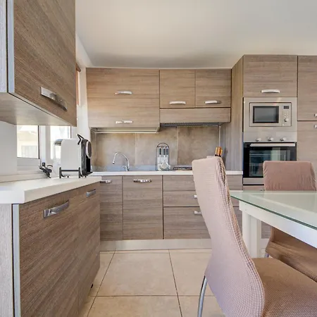 Charming With Jacuzzi In St Julians Апартаменты *
