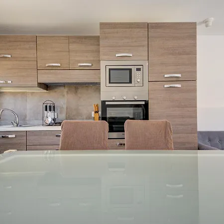 Charming With Jacuzzi In St Julians