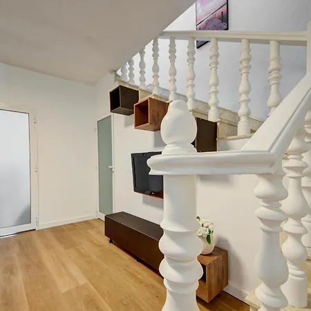 Charming With Jacuzzi In St Julians Сент Джулианс