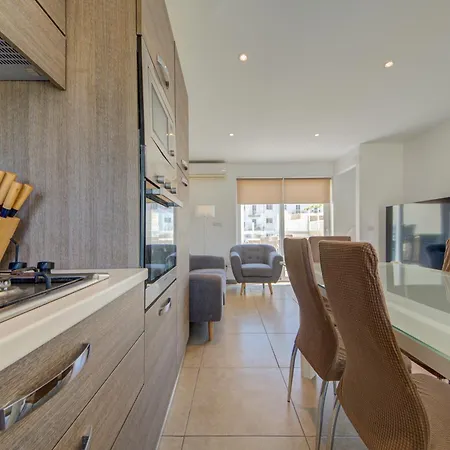 Charming With Jacuzzi In St Julians *