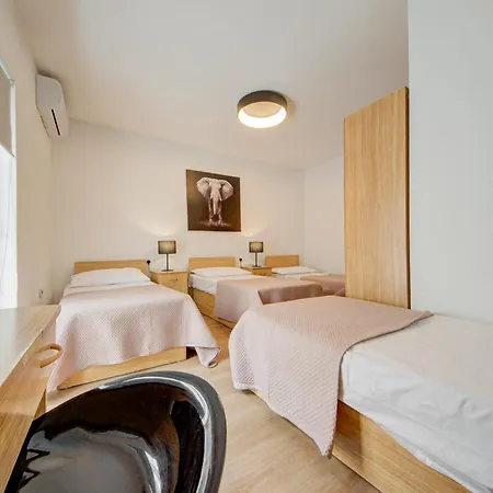 Charming With Jacuzzi In St Julians