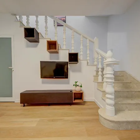 Charming With Jacuzzi In St Julians Сент Джулианс