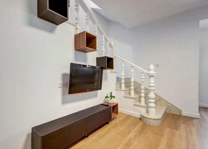 Charming With Jacuzzi In St Julians *