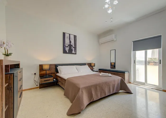 Apartment Charming With Jacuzzi In St Julians