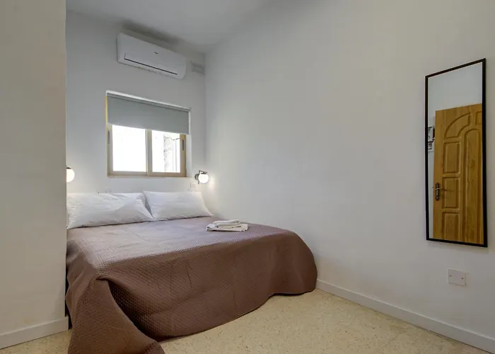 Charming With Jacuzzi In St Julians Apartment *