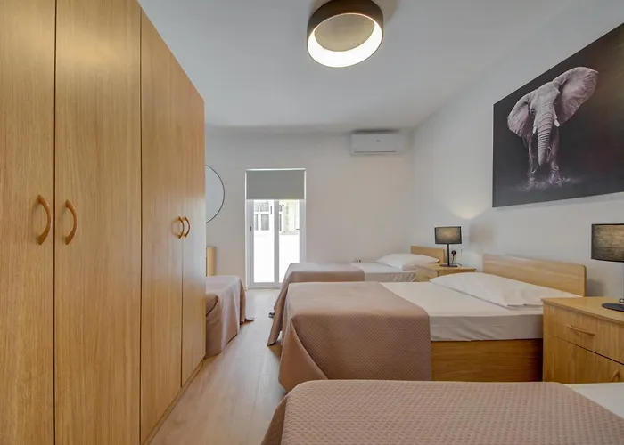 Charming With Jacuzzi In St Julians