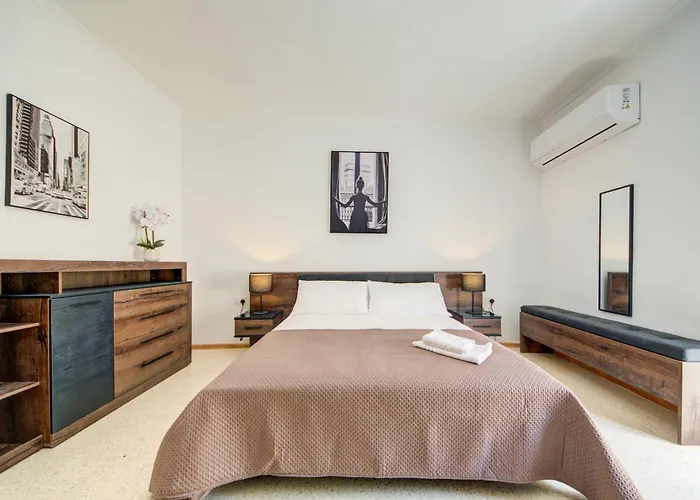 Charming With Jacuzzi In St Julians *