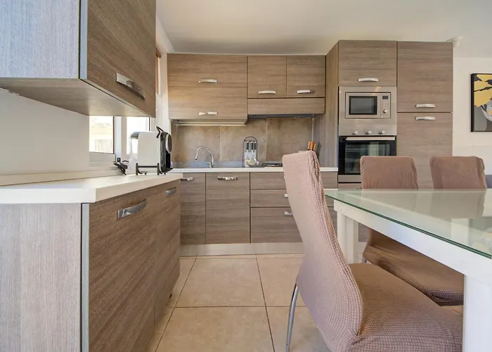 Charming With Jacuzzi In St Julians * Saint Julian's