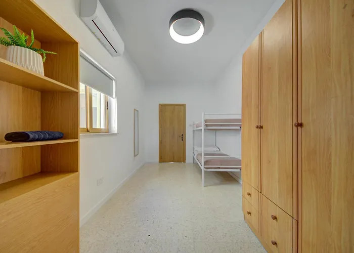 Charming With Jacuzzi In St Julians Apartment