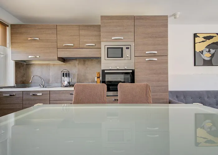 Charming With Jacuzzi In St Julians