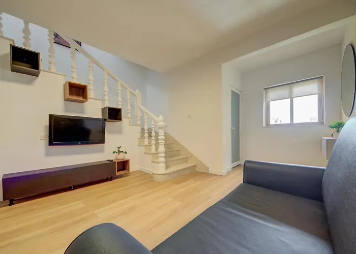 Charming With Jacuzzi In St Julians *