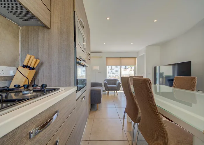 Charming With Jacuzzi In St Julians *