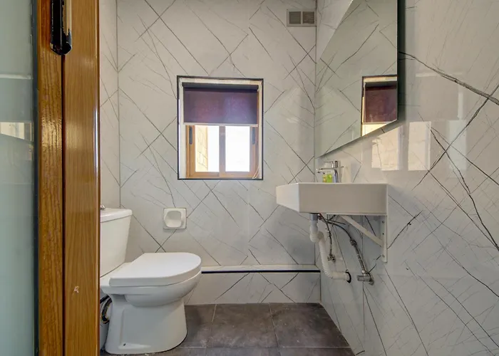 Apartment Charming With Jacuzzi In St Julians Saint Julian's