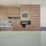 Charming With Jacuzzi In St Julians